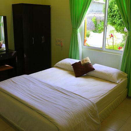 Ras Beach Inn Rasdhoo エクステリア 写真