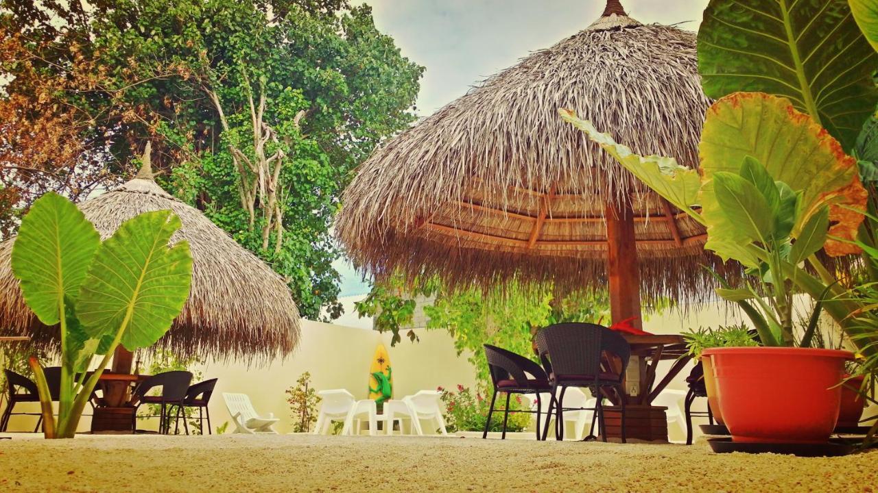 Ras Beach Inn Rasdhoo エクステリア 写真