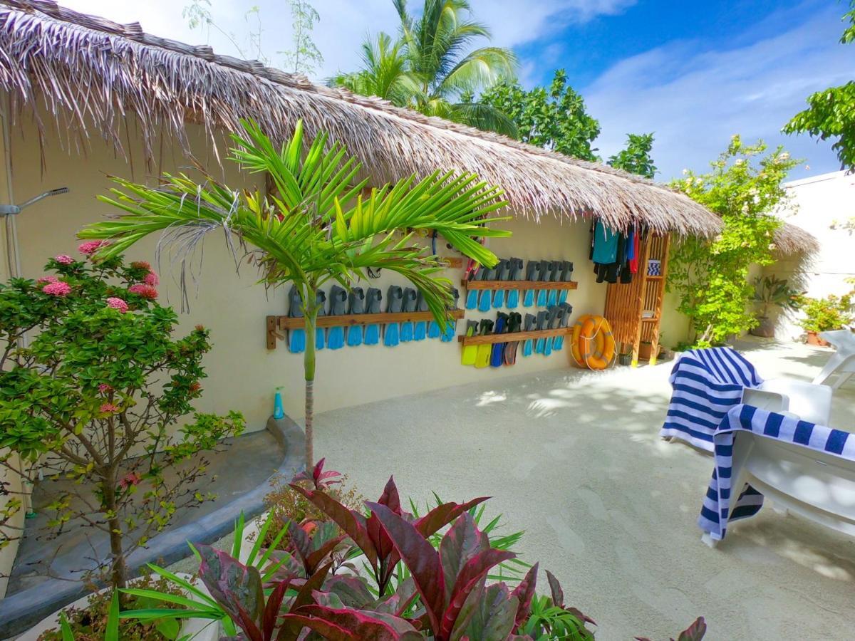 Ras Beach Inn Rasdhoo エクステリア 写真