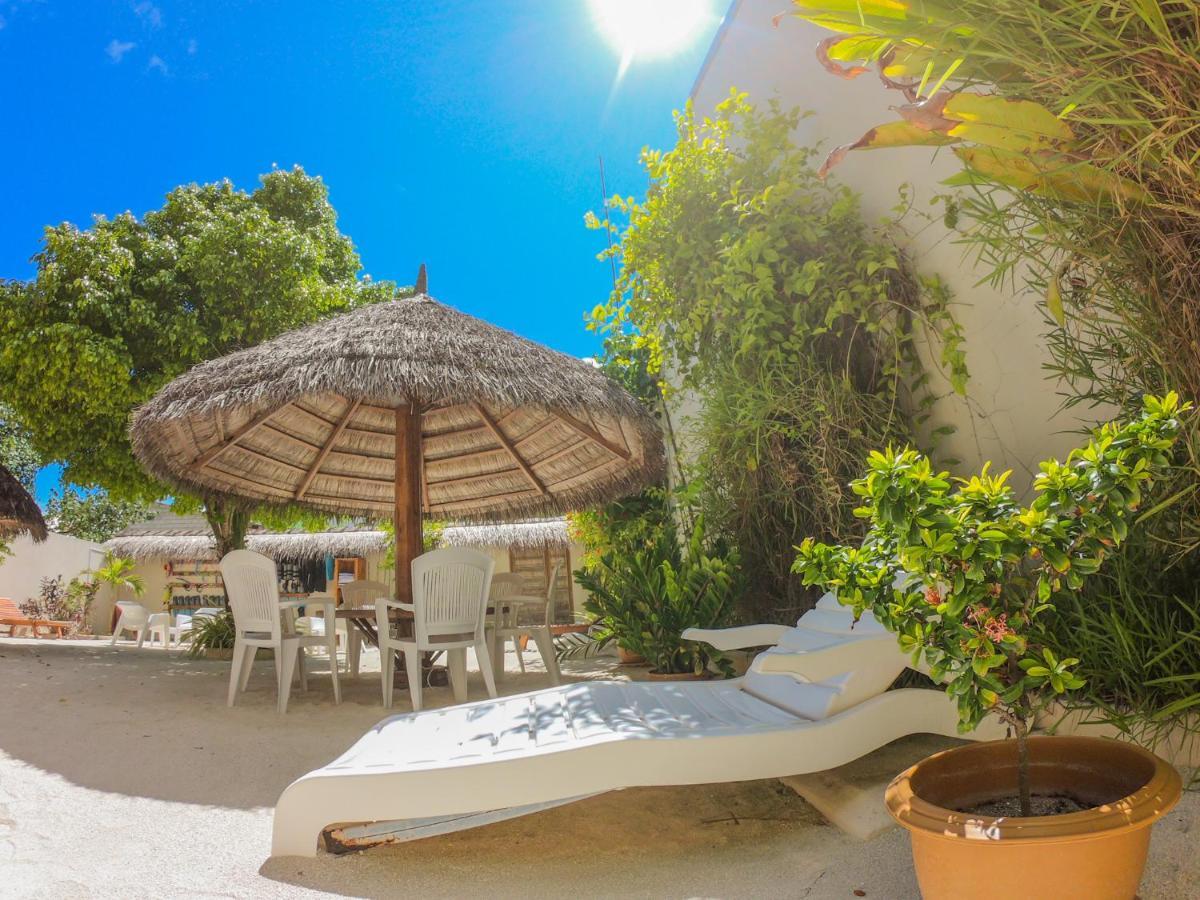 Ras Beach Inn Rasdhoo エクステリア 写真